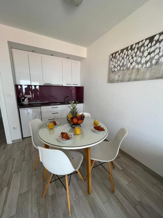 Apartments Villa Nova With Pool Makarska Exterior photo
