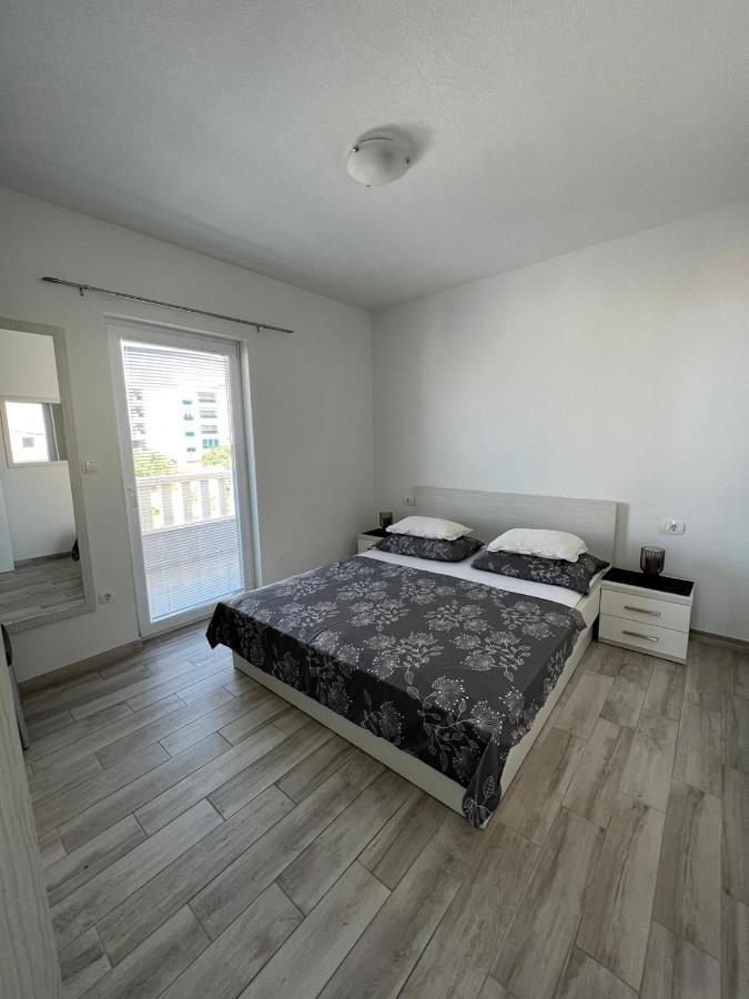 Apartments Villa Nova With Pool Makarska Exterior photo