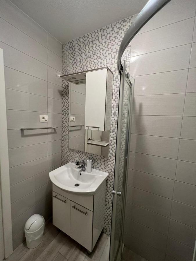 Apartments Villa Nova With Pool Makarska Exterior photo