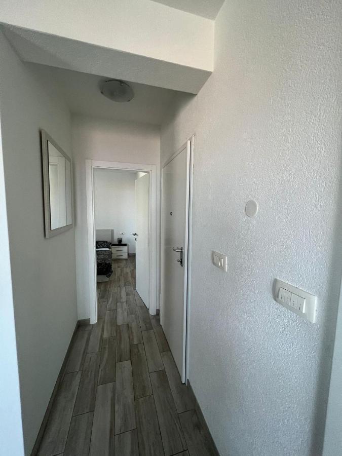 Apartments Villa Nova With Pool Makarska Exterior photo